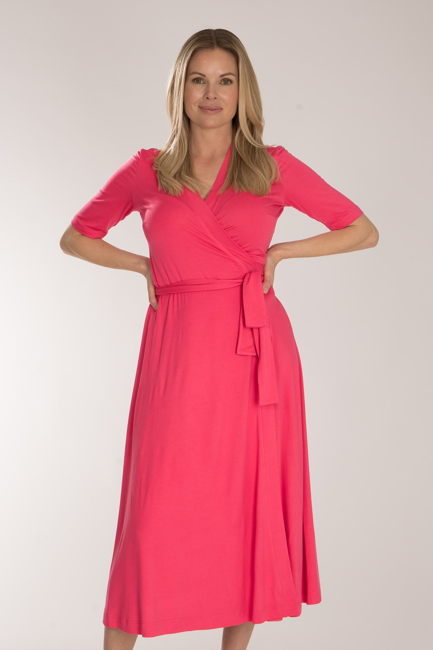 Bianca™ – Omlottklänning i midilängd – Blush Pink