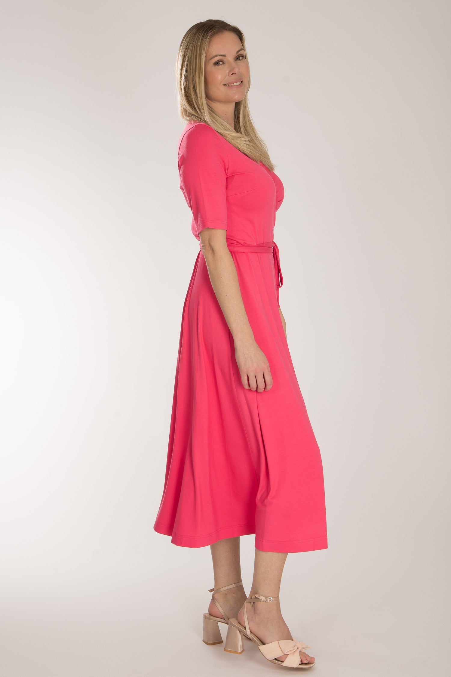 Bianca™ – Omlottklänning i midilängd – Blush Pink