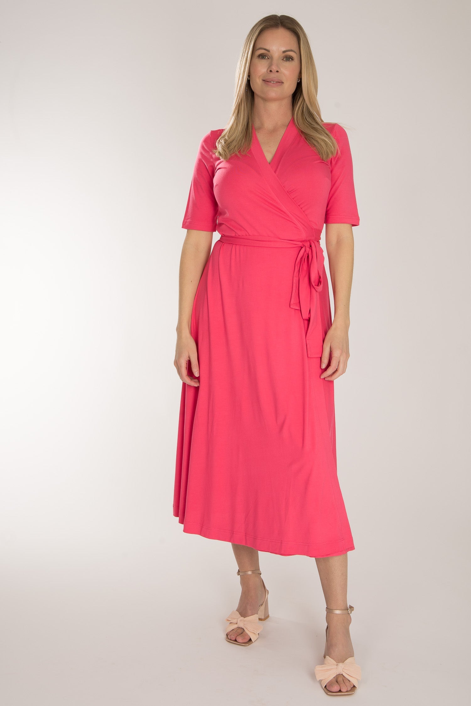 Bianca™ – Omlottklänning i midilängd – Blush Pink