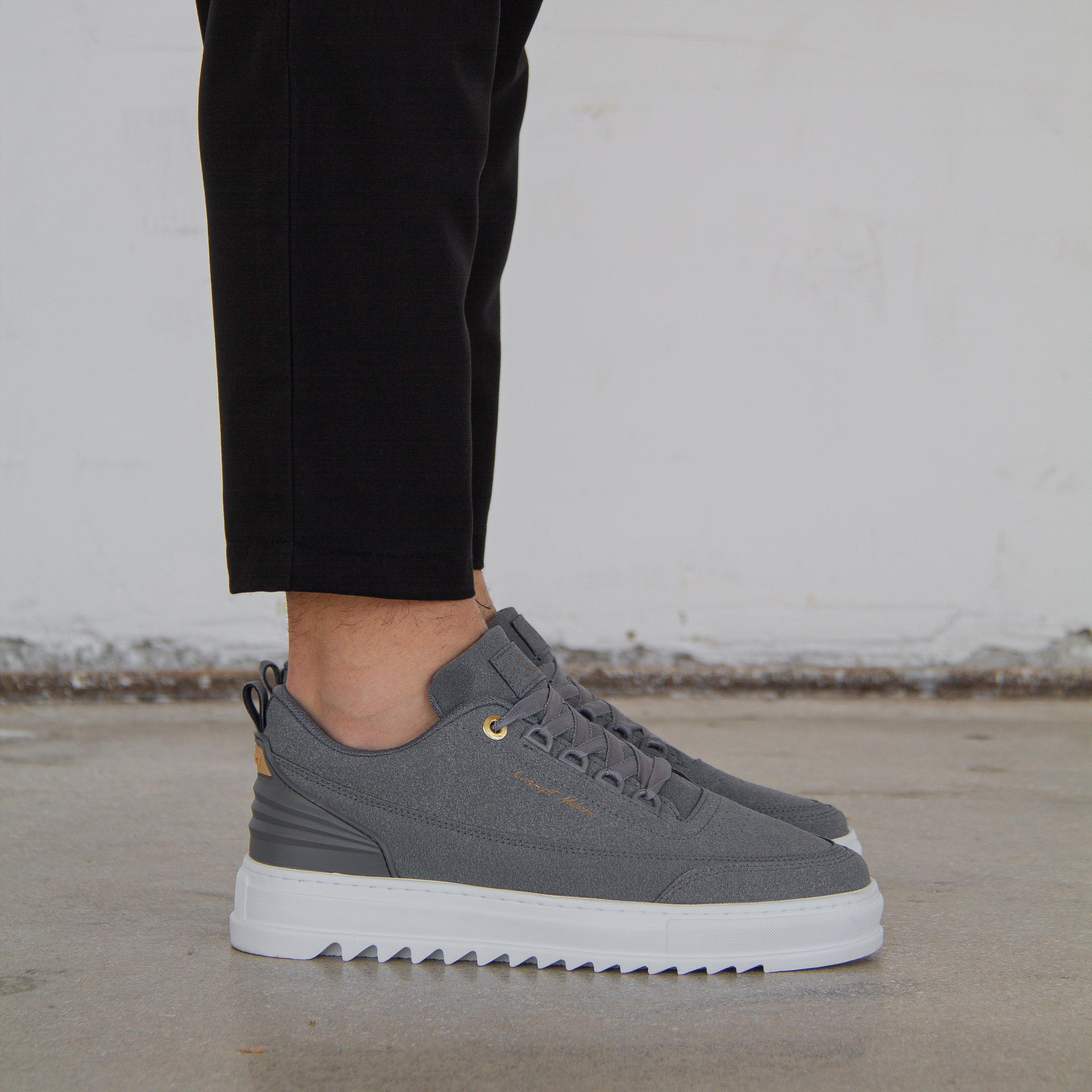 Sven™ – Grå sneakers i äkta mocka med modern sula