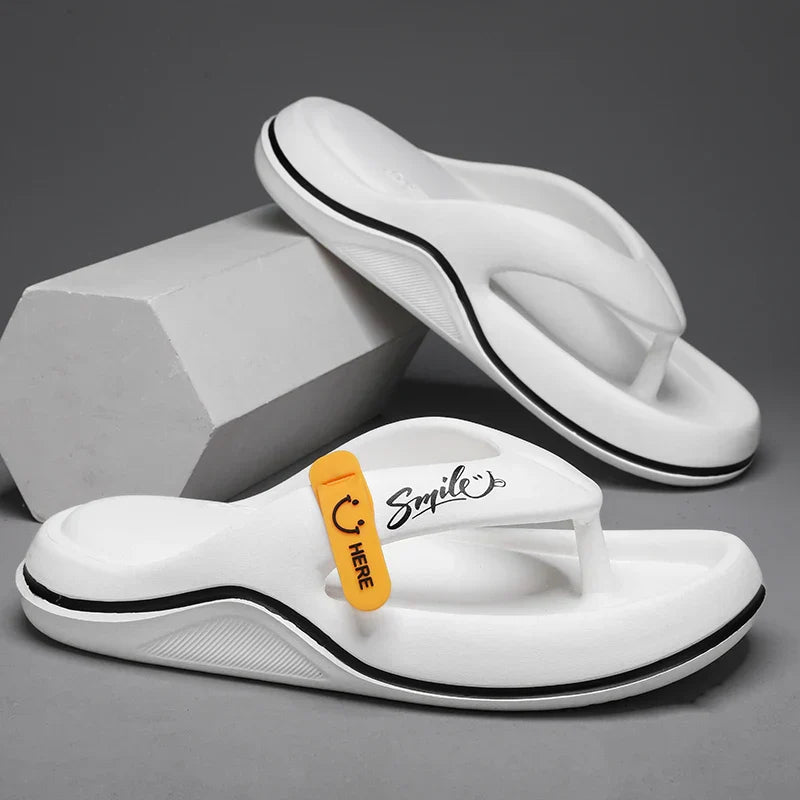 Coast™ – Mjuka herrtofflor med Smile-design