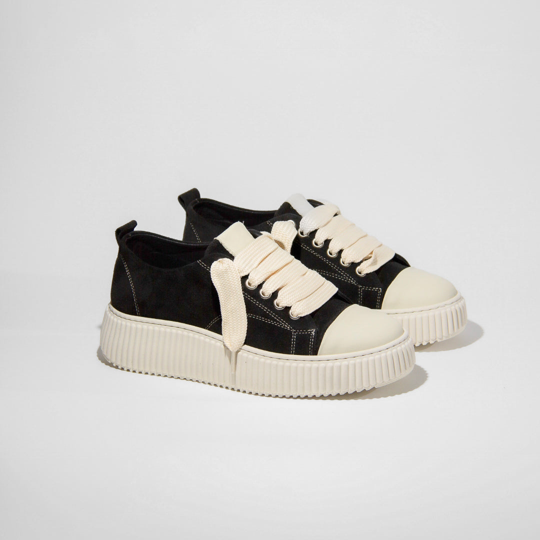 Mads™ – Svartvita sneakers med kraft och karaktär