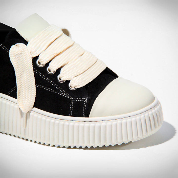 Mads™ – Svartvita sneakers med kraft och karaktär