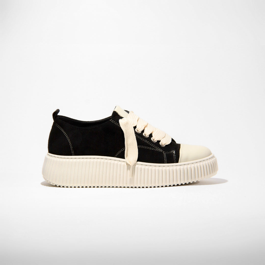 Mads™ – Svartvita sneakers med kraft och karaktär