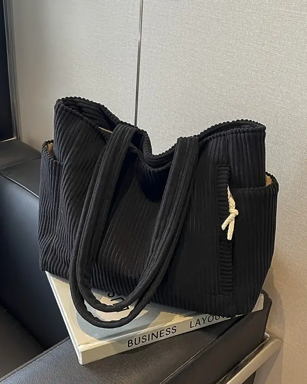 Lykke™ – Ribbad totebag med dragskodetalj