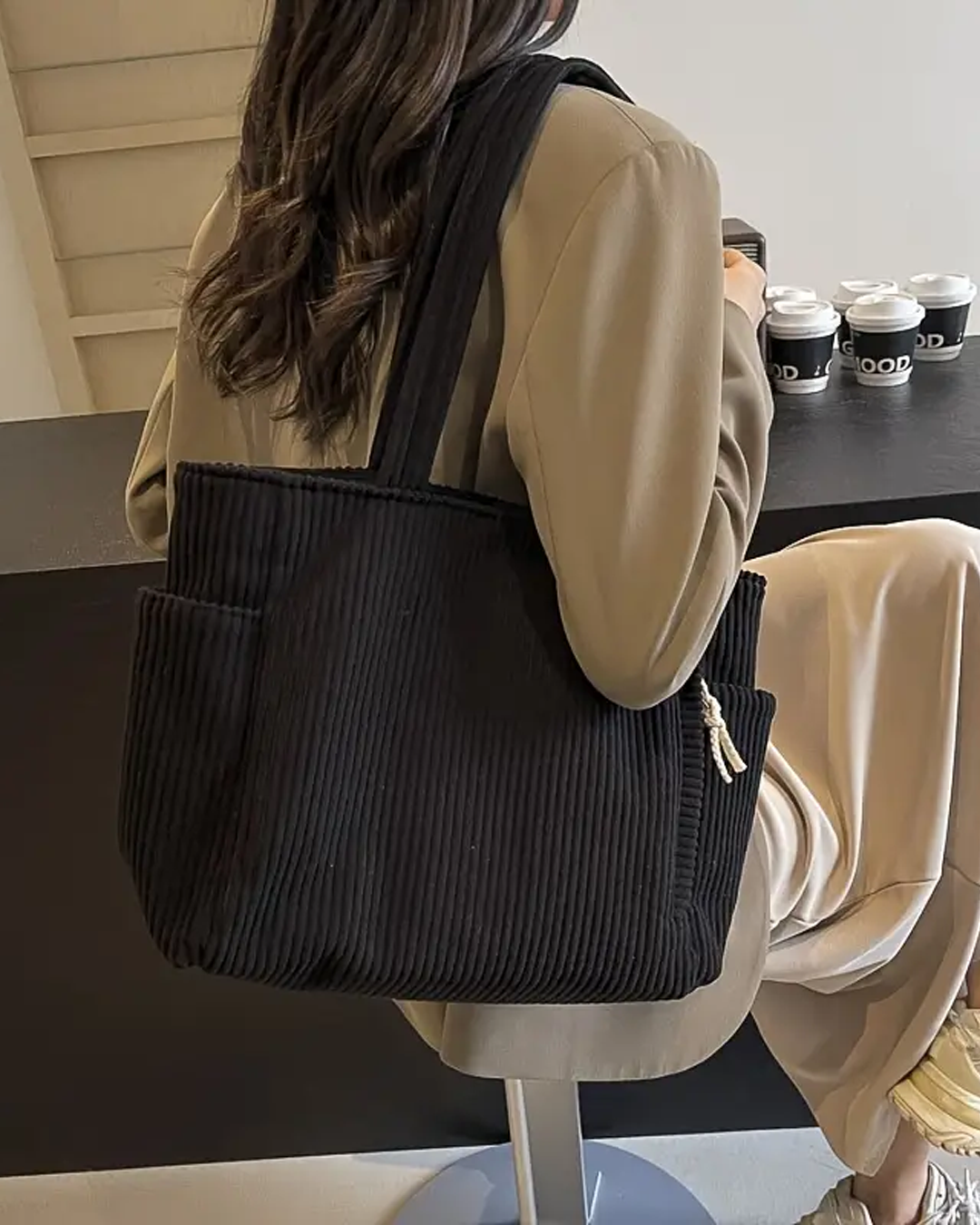 Lykke™ – Ribbad totebag med dragskodetalj