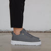 Sven™ – Grå sneakers i äkta mocka med modern sula