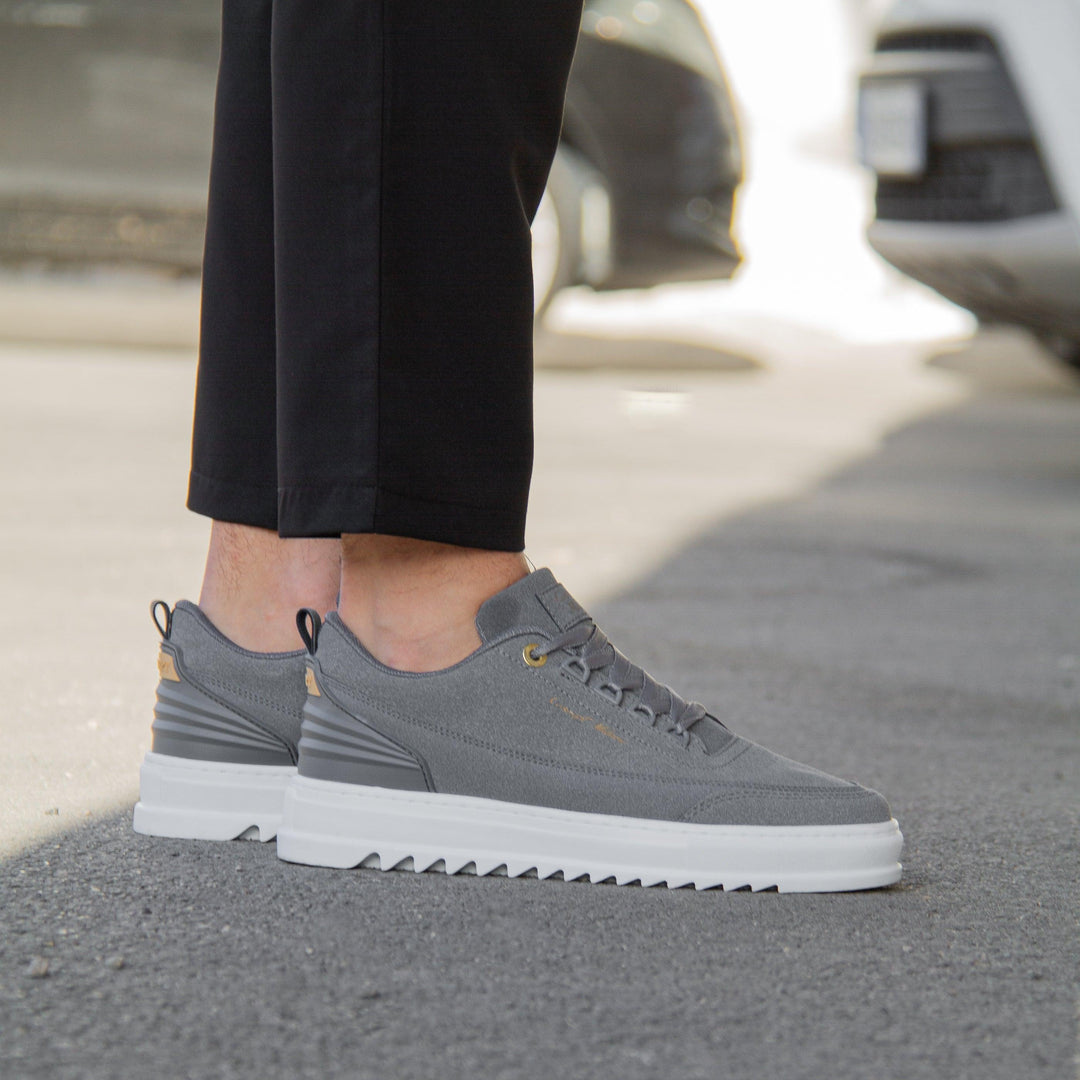 Sven™ – Grå sneakers i äkta mocka med modern sula