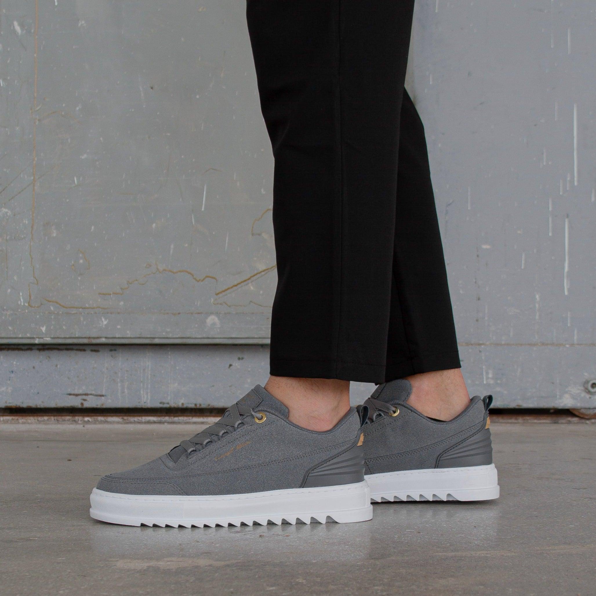 Sven™ – Grå sneakers i äkta mocka med modern sula
