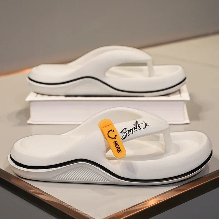 Coast™ – Mjuka herrtofflor med Smile-design