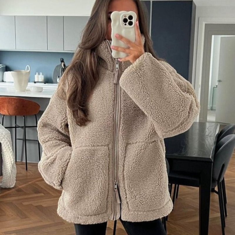 Bruna™ – Mjuk teddyjacka för kalla dagar